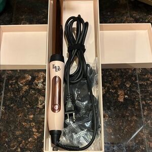 L'ange Hair Curling Wand in Blush & Black